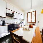 Lorena Flat Firenze